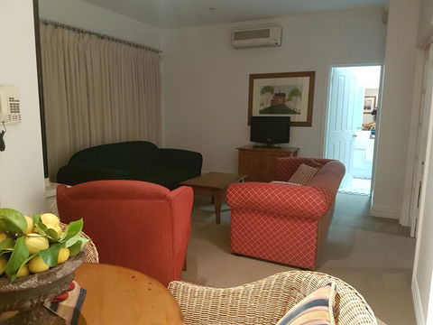 Two Sisters Chalets - QLD Tourism 12