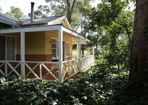 Two Sisters Chalets - QLD Tourism 27