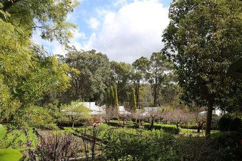 Two Sisters Chalets - QLD Tourism 20