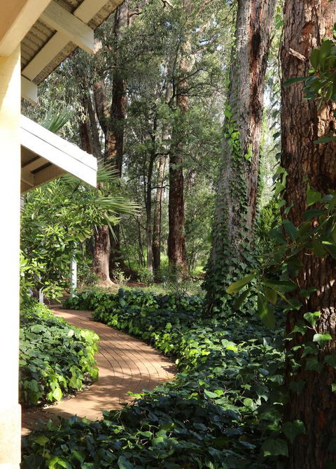 Two Sisters Chalets - QLD Tourism 25