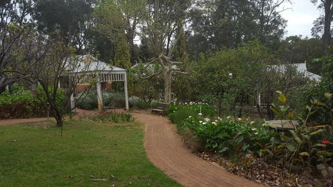 Two Sisters Chalets - QLD Tourism 14