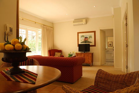 Two Sisters Chalets - QLD Tourism 28