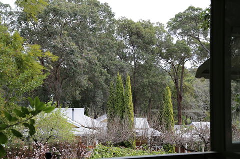 Two Sisters Chalets - QLD Tourism 18