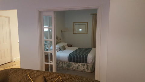 Two Sisters Chalets - QLD Tourism 7