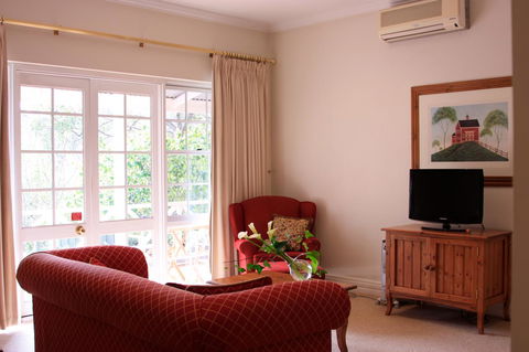 Two Sisters Chalets - QLD Tourism 34