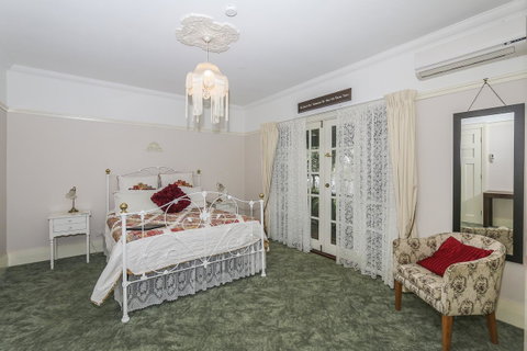 Rosebridge House Bed & Breakfast Adult Retreat - QLD Tourism 9