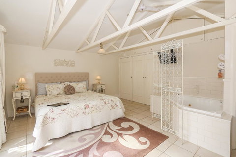 Rosebridge House Bed & Breakfast Adult Retreat - QLD Tourism 5