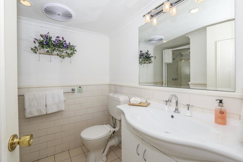Rosebridge House Bed & Breakfast Adult Retreat - QLD Tourism 6