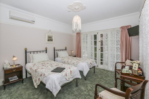 Rosebridge House Bed & Breakfast Adult Retreat - QLD Tourism 19
