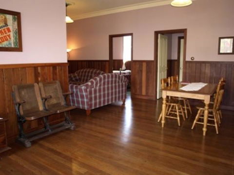 Pemberton Old Picture Theatre Holiday Apartments - Queensland Tourism 30
