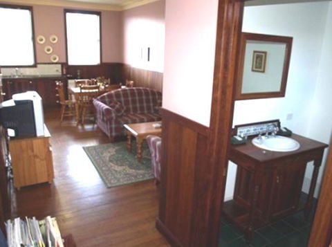 Pemberton Old Picture Theatre Holiday Apartments - Queensland Tourism 9
