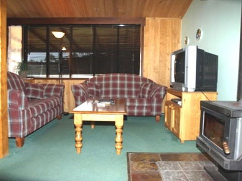 Pemberton Old Picture Theatre Holiday Apartments - Queensland Tourism 1