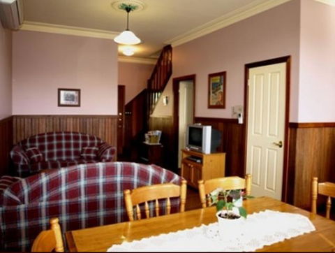 Pemberton Old Picture Theatre Holiday Apartments - Queensland Tourism 3