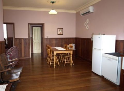 Pemberton Old Picture Theatre Holiday Apartments - Queensland Tourism 32