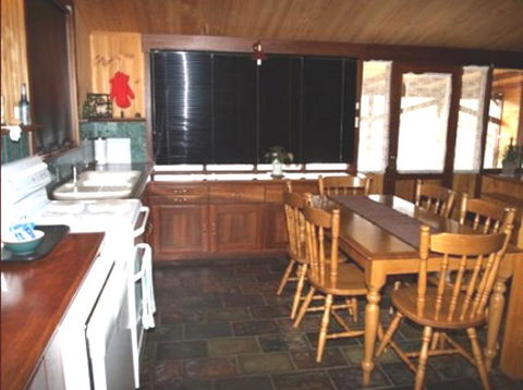 Pemberton Old Picture Theatre Holiday Apartments - Queensland Tourism 7