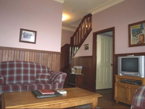 Pemberton Old Picture Theatre Holiday Apartments - Queensland Tourism 6