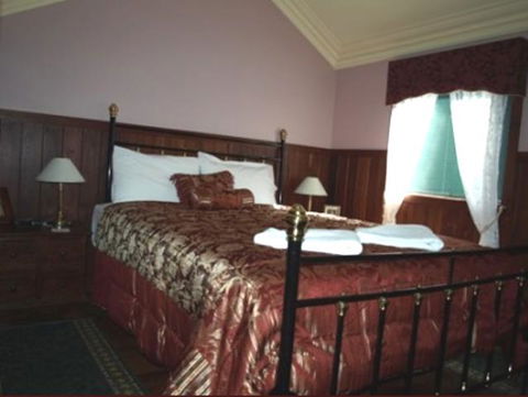 Pemberton Old Picture Theatre Holiday Apartments - Queensland Tourism 4