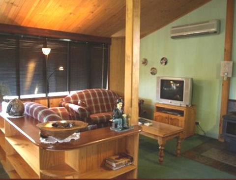 Pemberton Old Picture Theatre Holiday Apartments - Queensland Tourism 15