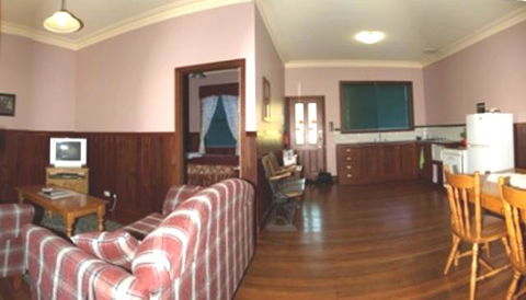 Pemberton Old Picture Theatre Holiday Apartments - Queensland Tourism 19