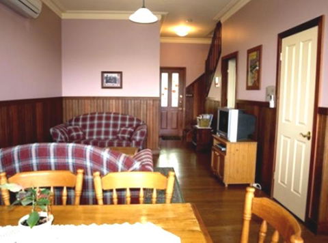 Pemberton Old Picture Theatre Holiday Apartments - Queensland Tourism 5