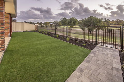15 Cabot Close - Queensland Tourism 24