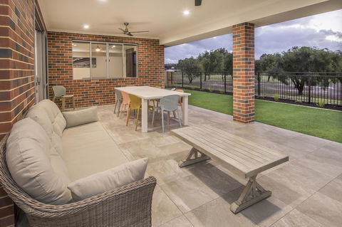 15 Cabot Close - Queensland Tourism 21