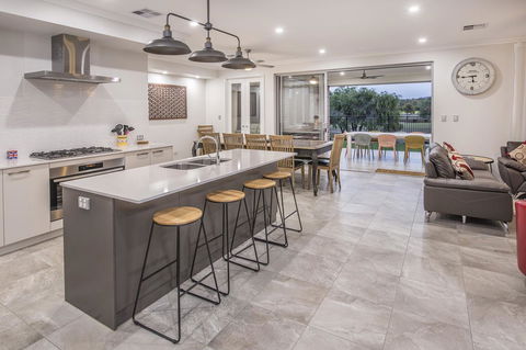 15 Cabot Close - Queensland Tourism 16