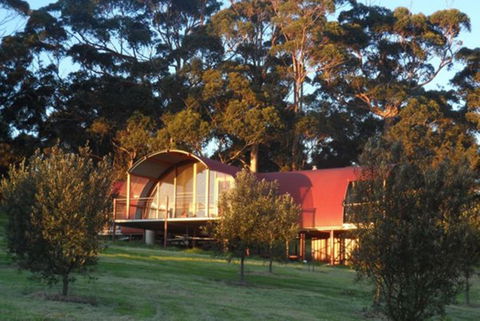 Tennessee Hill Chalets - QLD Tourism 0