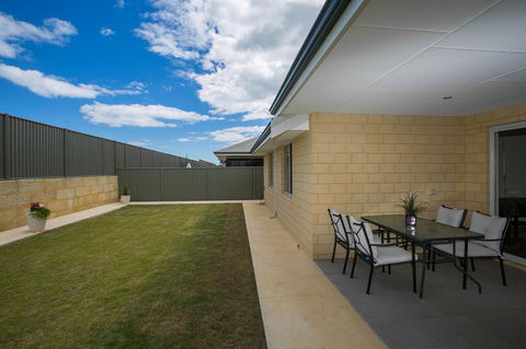 Indian Ocean Retreat - Queensland Tourism 24