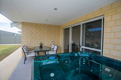 Indian Ocean Retreat - Queensland Tourism 12