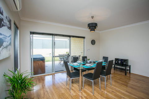 Indian Ocean Retreat - Queensland Tourism 3