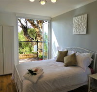 Treetops Cottage - QLD Tourism
