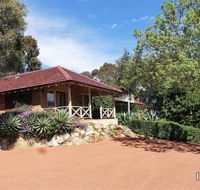 Eleebana Guest House - Queensland Tourism