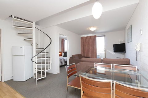 Atrium Hotel Mandurah - QLD Tourism 21