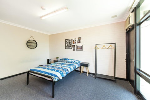 Billabong Backpackers Resort - Queensland Tourism 9