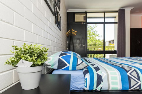 Billabong Backpackers Resort - Queensland Tourism 7