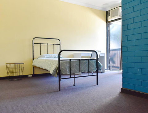 Billabong Backpackers Resort - Queensland Tourism 1