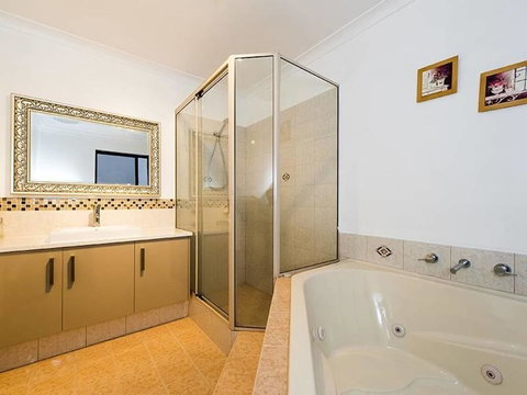 Highgate Modern Home (4 Mins To Perth City) - QLD Tourism 7