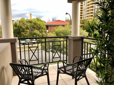 Highgate Modern Home (4 Mins To Perth City) - QLD Tourism 18