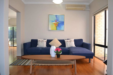 Highgate Modern Home (4 Mins To Perth City) - QLD Tourism 1