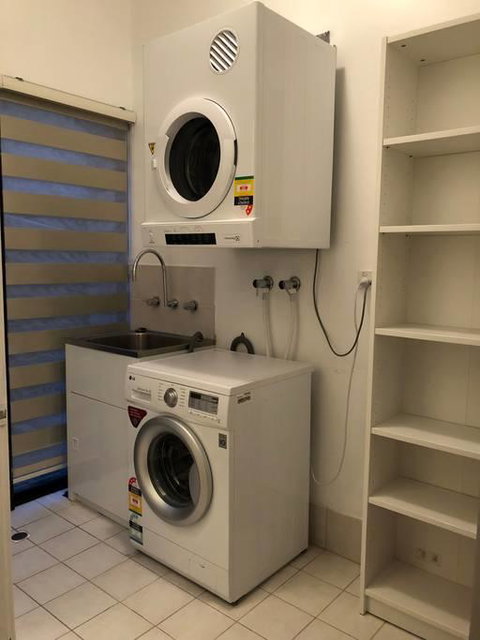 Highgate Modern Home (4 Mins To Perth City) - QLD Tourism 15