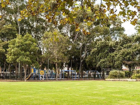 Highgate Modern Home (4 Mins To Perth City) - QLD Tourism 22