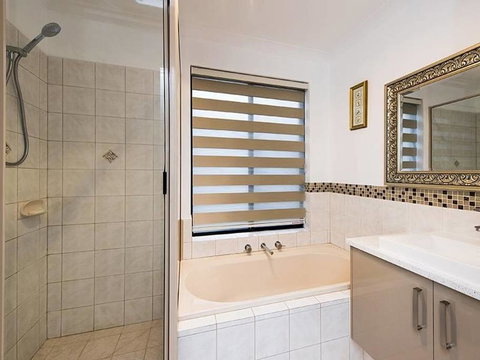 Highgate Modern Home (4 Mins To Perth City) - QLD Tourism 12