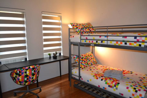 Highgate Modern Home (4 Mins To Perth City) - QLD Tourism 13