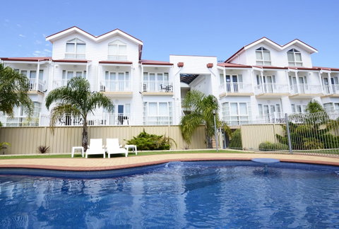 The Jetty Resort - QLD Tourism 1