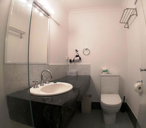 Criterion Hotel Perth - QLD Tourism 7