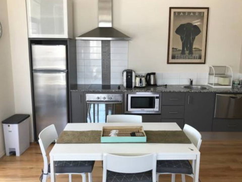 Charming Inner City Apartment - QLD Tourism 10