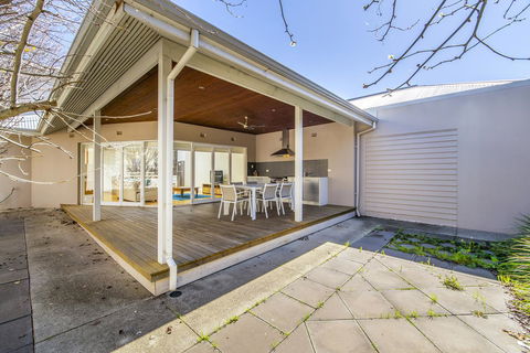 Inner Western Suburbs Retreat - Queensland Tourism 1