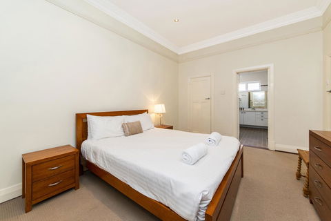 Inner Western Suburbs Retreat - Queensland Tourism 24