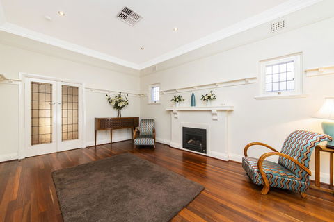 Inner Western Suburbs Retreat - Queensland Tourism 21